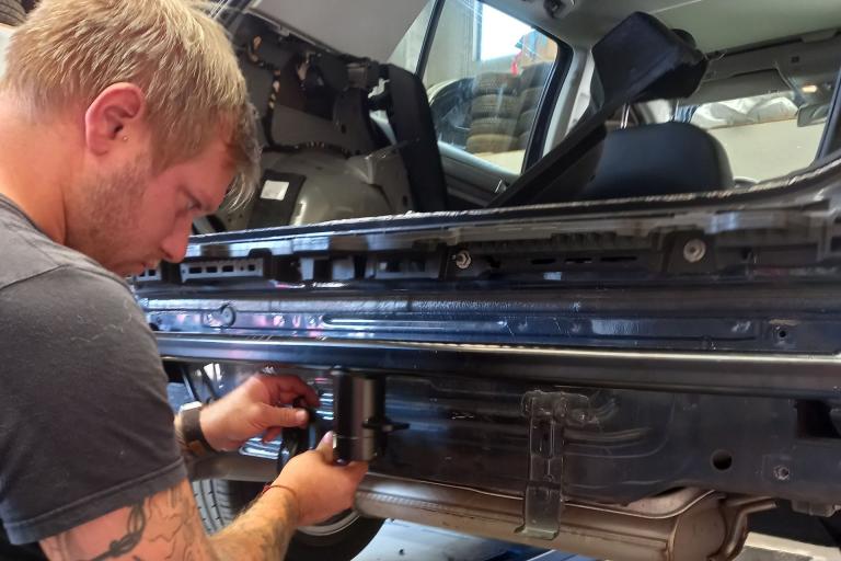 montaggio gancio traino