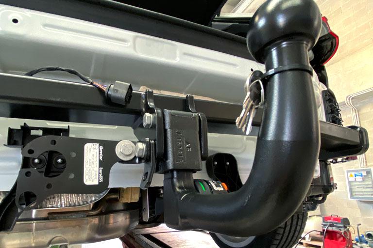 Gancio Traino installato su autovettura centro Revisioni